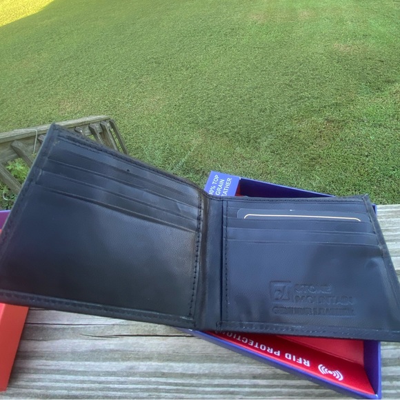 Stone Mountain US Flag genuine leather wallet brand new in box - Picture 12 of 12